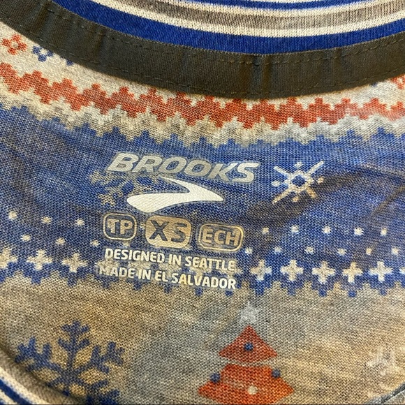 Brooks Running Christmas Holiday Fair Isle Run Merry Santa Yeti Womens Sweater - Picture 5 of 7
